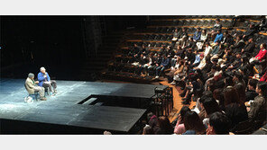 연극이 끝나고 난 뒤… 또 다른 이야기가 펼쳐진다