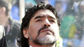 마라도나, 메시 국가대표 은퇴 선언에 “우리가 메시 외로운 곳으로 몰아넣어…”