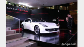 [오토포토12컷]페라리, GTC4루쏘 ‘12기통 자연흡기의 존재감’