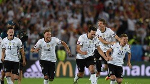 전차군단, 54년 아주리 징크스 깼다