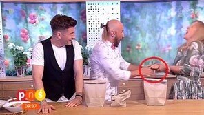 유명 마술사,생방송서 여자 손에 대못 박는 실수로 ‘망신살’