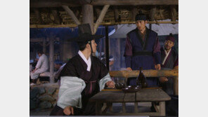 시들한 ‘옥중화’ 로맨스 물주기