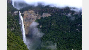 한국 관광객, 페루 폭포서 사진 찍다 수백m 아래로 떨어져 사망