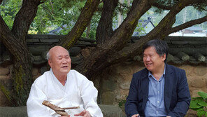 “퀴퀴한 냄새나는 종가 고문서 뒤져 보물 건져내지요” 