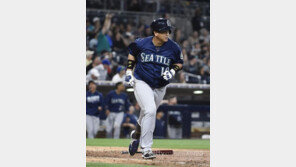 이대호, 시즌 12호 홈런…강정호, 역전 2타점 2루타