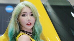 [오토포토12컷]서울오토살롱, 스타급 레이싱모델 총출동