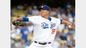 류현진 ‘복귀전’에…“그럭저럭 괜찮아 보인다” VS “배팅 볼 수준”