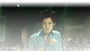 [카드뉴스]추억의 ‘맷돌춤’…팬택 ‘SKY’가 돌아왔다