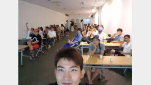 ‘싸우자 귀신아’ 옥택연, 스태프들과 한데 모여 ‘본방사수’…첫 방송 시청률 어땠나? ‘초대박’