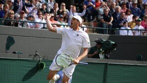 ‘깜짝 스타’ 샘 쿼리 뜨니…휠라 테니스 마케팅도 ‘번쩍’