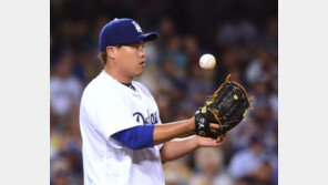 단짝 신경현 코치 본 류현진 “아프지 않다는 확신 가져야”