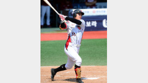 위기의 kt에는 든든한 맏형 이진영이 있다