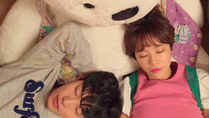 ‘운빨로맨스’ 이수혁이 도촬한 황정음·류준열, 종영 앞두고 ‘꿀잠 中’?