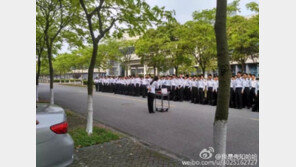 中 남자 대학생 280명, 학부 유일 여대생 위해 깜짝 생일파티 ‘감동’ 