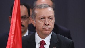 에르도안 터키 대통령, 미국에 “망명한 쿠데타 배후 넘겨라”