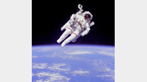 NASA, 우주복에 ‘안전성 테스트 1등’ LG화학 배터리 쓴다