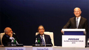 박지원 두산 부회장 “연은 역풍에 높이 날아”