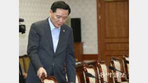 ‘뼈저린 반성’ 빠진 법무장관의 사과