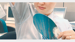 여름철 민망한 땀 냄새 줄일 수만 있다면… ‘겨털 깎는 남자’