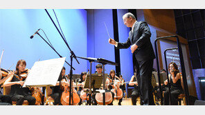 무역협회 70주년 음악회… 김인호 회장이 특별지휘