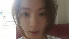 ‘그래 그런거야’ 윤소이, 환자복 입고 무슨 일? “#사진의기술#네모가#v로~#짜잔!”