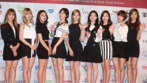 트와이스, ‘올해의 브랜드 대상’ 특별상…블랙&화이트 패션, 미모도 ‘특별’