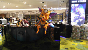 거리로 나온 ‘온라인 캐릭터들’