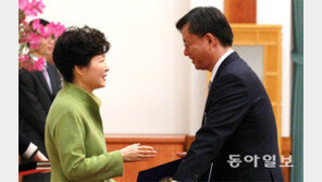 3년前 서초동에선… “홍만표는 대형마트, 우병우는 대기업 슈퍼” 