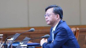 우병우 “내가 하지 않은 의혹에 책임질 생각 없다” 사퇴론 일축