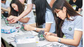 여고생 로봇조립 체험