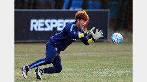 [사커토픽] ‘경험’ 먹고 크는 김동준