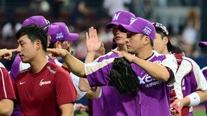 이택근 결승 2루타에 ‘LG 녹다운’