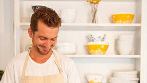 요리하는 남성을 주목하라