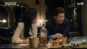 ‘굿와이프’ 윤계상, 전도연에 “연수원 때 너 좋아했던 건 알았니? 티 났다고 생각했는데…”