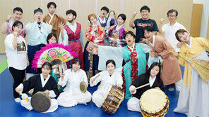 “셰익스피어 본고장에 초청받았어요”