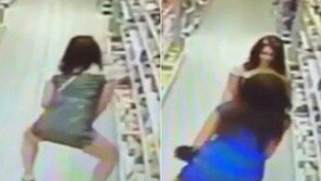 [영상]헉! 과자를 치마 속에…여성 2명 ‘민망’ 절도 행각 포착