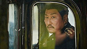 송강호의 공격적 영화 행보, 3편 릴레이 공개