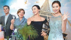 누가 밀랍인형일까