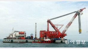 세월호 선수들기 작업 성공…향후 작업은 선미 측 리프팅 빔 설치