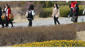 이화여대 학생 3일째 점거 농성…총학생회 “평생교육 단과대학 사업은 학위 장사”