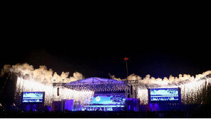 “무용수의 우아한 몸짓 따라 밤하늘 불꽃도 ‘덩실덩실’ 춤추죠” 