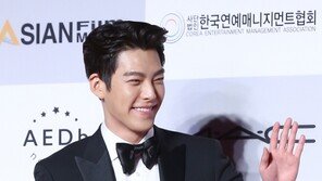 [단독] 김우빈 “기대에 못미치고, 밝은 캐릭터가 아니라 죄송”