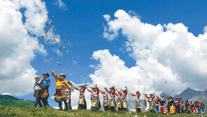 [화시두스보]쓰촨 티베트족 거주지, 고유 언어·문화 보존