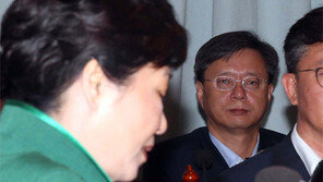 朴대통령 “사드, 바뀔수 없는 문제… 성주지역 대표 만날것”