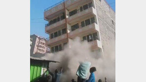 [영상]부실공사 5층 아파트 3초만에 와르르…주민들 비명