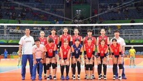 ‘한일전 승리’ 여자배구, 김연경 “좋은 출발. 끝까지 힘냅시다!” 단체사진 공개