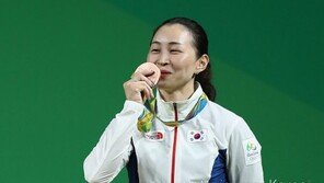 잿빛 한국역도에 윤진희가 뿌린 희망의 씨앗