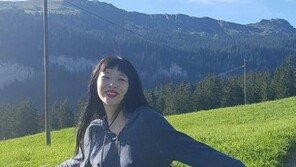 설리 또 ‘노브라’ 사진 게재…“보기 불편”vs“가슴에 자유를” 논쟁