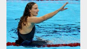 [연예 기자가 뽑은 올림픽 스타] ‘헝가리 수영 원더우먼’ 호스주