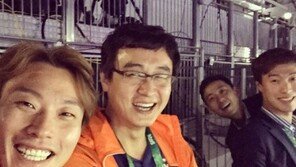 ‘열광 해설’ 최병철 KBS해설위원, SBS 해설진과 펜싱 김정환 응원 “방송사 다르지만 우리는 하나”